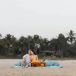 Villa Fiesta - Beachfront Getaway